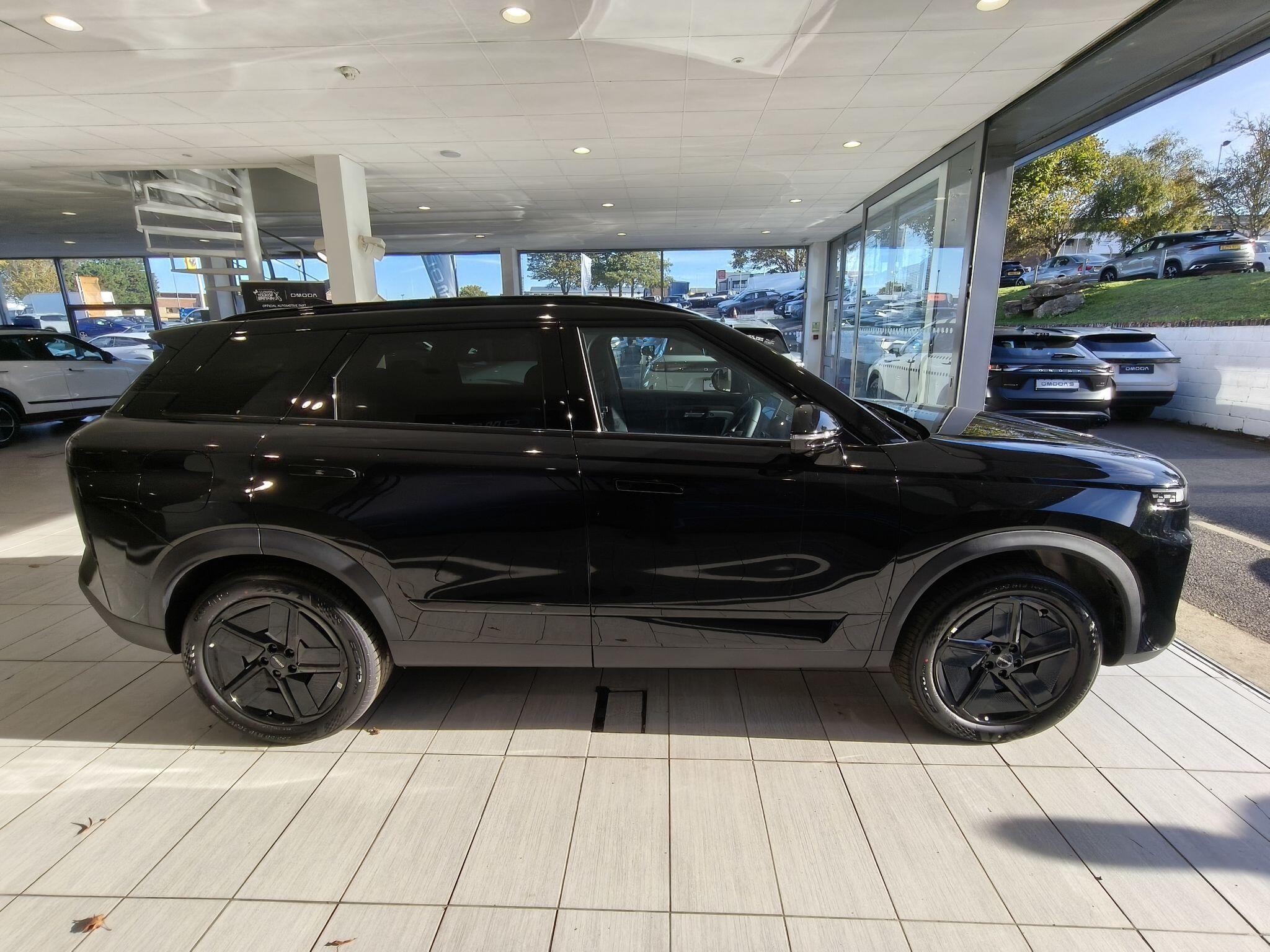 Large vehicle image